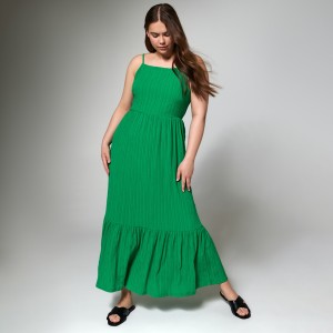 Zielona sukienka Sinsay z okrągłym dekoltem