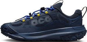 Granatowe buty sportowe Nike z goretexu sznurowane w sportowym stylu