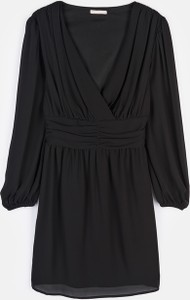 Czarna sukienka Gate z dekoltem w kształcie litery v mini z długim rękawem