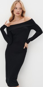 Czarna sukienka Mohito z długim rękawem w stylu casual midi