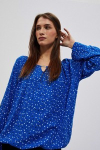 Niebieska bluzka Moodo.pl w stylu casual z okrągłym dekoltem z długim rękawem