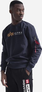 Granatowa bluza Alpha Industries w młodzieżowym stylu