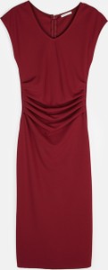 Czerwona sukienka Gate midi z dekoltem w kształcie litery v z krótkim rękawem