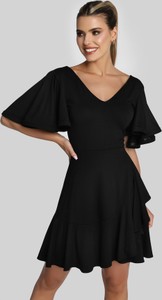 Czarna sukienka Madnezz House w stylu casual z dekoltem w kształcie litery v z krótkim rękawem