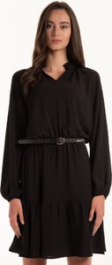 Czarna sukienka Gate mini w stylu casual z dekoltem w kształcie litery v