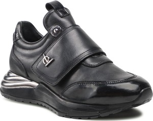 Czarne buty sportowe Eva Longoria w sportowym stylu