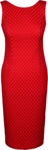 Czerwona sukienka Fokus bez rękawów dopasowana z okrągłym dekoltem