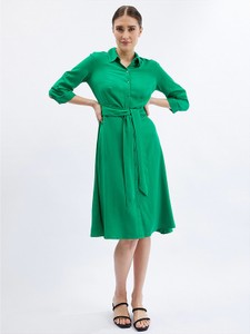 Zielona sukienka ORSAY z długim rękawem koszulowa