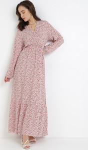 Różowa sukienka born2be maxi z długim rękawem z dekoltem w kształcie litery v