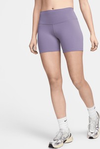 Fioletowe szorty Nike w sportowym stylu