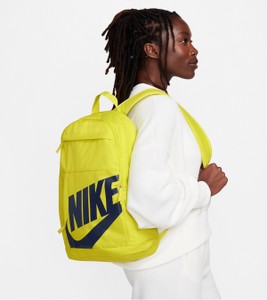 Żółty plecak Nike