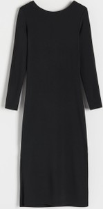 Czarna sukienka Reserved prosta z długim rękawem w stylu casual