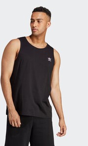 Czarna koszulka Adidas w sportowym stylu