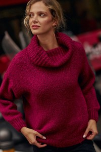 Czerwony sweter Naoko