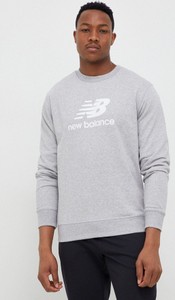 Bluza New Balance z nadrukiem w sportowym stylu