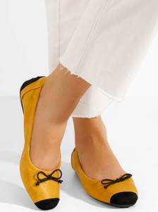 Żółte baleriny Zapatos w stylu casual z płaską podeszwą