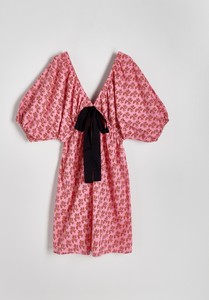 Sukienka Reserved z dekoltem w kształcie litery v z bawełny w stylu casual