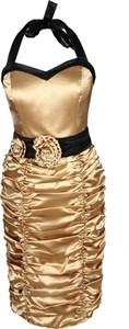 Złota sukienka Fokus z dekoltem w karo dopasowana