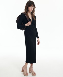 Czarna sukienka Reserved w stylu casual z dekoltem w kształcie litery v z dzianiny