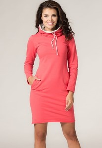 Sukienka Tessita w sportowym stylu z golfem mini