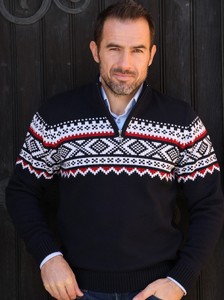 Sweter M. Lasota w młodzieżowym stylu w bożonarodzeniowy wzór