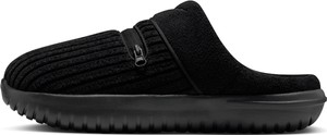 Czarne kapcie Nike z płaską podeszwą