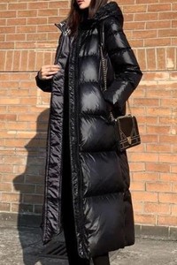 Czarny płaszcz IVET z kapturem z tkaniny