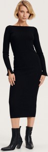 Czarna sukienka Reserved z długim rękawem z okrągłym dekoltem midi