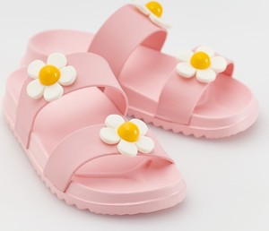 Różowe buty dziecięce letnie Reserved