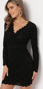 Czarna sukienka born2be kopertowa w stylu casual mini