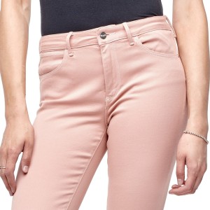 Różowe jeansy Wrangler w stylu casual