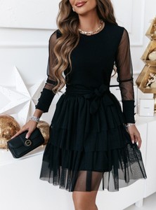 Czarna sukienka Pakuten rozkloszowana z tiulu z okrągłym dekoltem