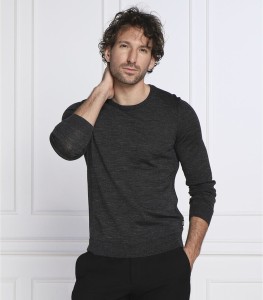Czarny sweter Hugo Boss w stylu casual z okrągłym dekoltem