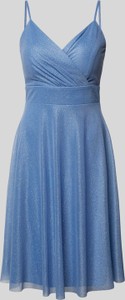 Niebieska sukienka Troyden Collection z tiulu z dekoltem w kształcie litery v na ramiączkach