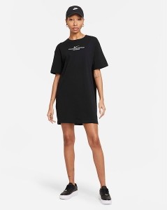 Czarna sukienka Nike z okrągłym dekoltem prosta mini