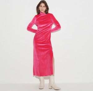 Różowa sukienka Reserved z długim rękawem