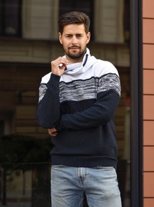 Sweter M. Lasota w młodzieżowym stylu