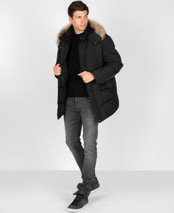 Czarna kurtka ubierzsie.com w stylu casual długa