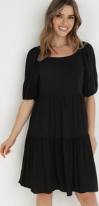 Czarna sukienka born2be mini z okrągłym dekoltem w stylu casual
