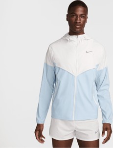 Kurtka Nike krótka z tkaniny w sportowym stylu