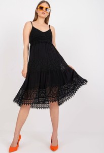 Czarna sukienka Och Bella na ramiączkach z dekoltem w kształcie litery v