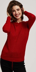 Czerwony sweter Moodo.pl w stylu klasycznym