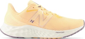 Żółte buty sportowe New Balance z płaską podeszwą w sportowym stylu