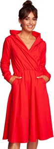 Czerwona sukienka BeWear z długim rękawem