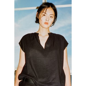 Czarna bluzka H & M z krótkim rękawem w stylu casual