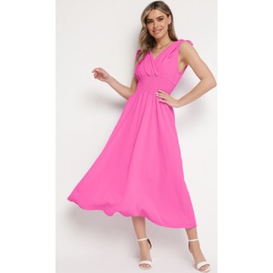 Różowa sukienka born2be maxi rozkloszowana z dekoltem w kształcie litery v