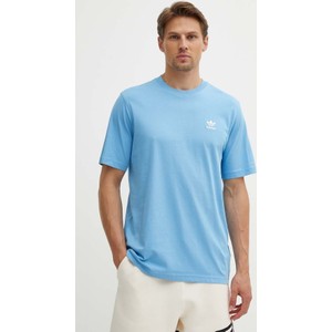 Niebieski t-shirt Adidas Originals z bawełny w sportowym stylu