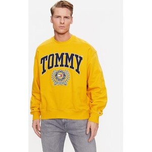 Żółta bluza Tommy Jeans w młodzieżowym stylu