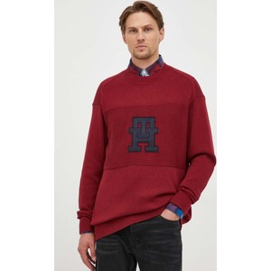 Sweter Tommy Hilfiger z okrągłym dekoltem w młodzieżowym stylu