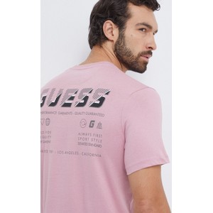 Różowy t-shirt Guess z nadrukiem z bawełny w młodzieżowym stylu